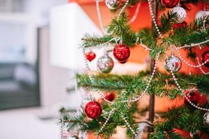 banner de férias de natal, árvore, bokeh de fundo foto