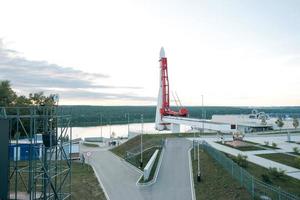 kaluga cosmonáutica museu-preparação para a abertura da 2ª linha. foguete vostok, cúpula do planetário, parque tsiolkovsky em frente ao prédio, reconstrução. 29 de agosto de 2022, Kaluga, Rússia. foto