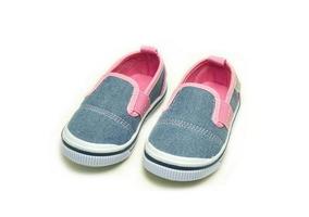 tênis de bebê sapatos crianças isoladas no fundo branco foto