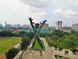 bela vista aérea, estátua de campo bantenk. foto