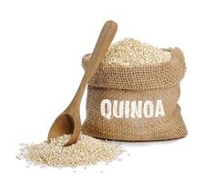 sementes de quinoa brancas saudáveis isoladas no fundo branco, hábitos alimentares saudáveis e conceito de dieta equilibrada foto