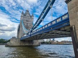 na ponte da torre na cidade de londres foto