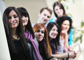 retrato de grupo de estudantes foto