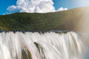 vista de uma cachoeira foto