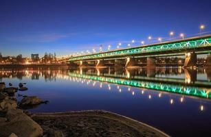 ponte destacada à noite foto