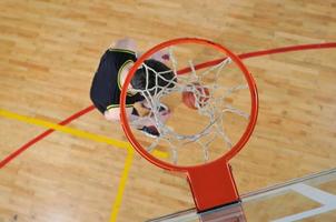 jogando basquete vista foto