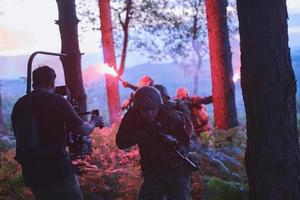 soldados militares em campo foto