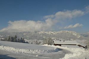 paisagem de montanha do inverno foto