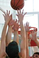 jogando basquete vista foto