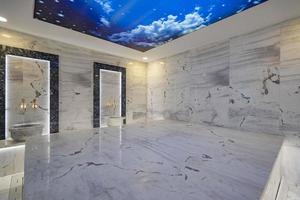banheiro turco sem pessoas, arquitetura de hotel turco foto