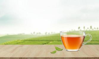 xícara quente de chá com folhas de chá verde na mesa de madeira em plantações de chá, produtos saudáveis pelo conceito de ingredientes naturais orgânicos, espaço vazio para o seu texto foto