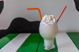 milk-shake com chantilly foto