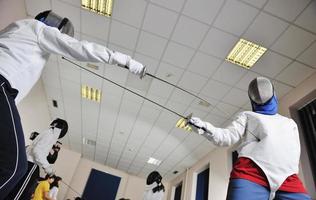 retrato de atleta de esporte de espada no treinamento foto