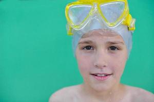 retrato de criança na piscina foto