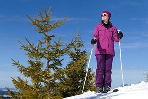 esqui de mulher de inverno foto