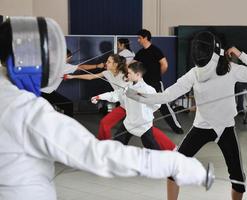 retrato de atleta de esporte de espada no treinamento foto