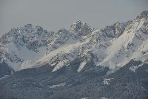 paisagem de montanha do inverno foto