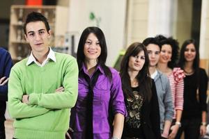 retrato de grupo de estudantes foto