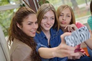 grupo de adolescentes na escola foto