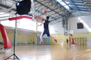 jogando basquete vista foto