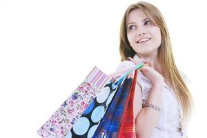 mulheres adultas jovens felizes fazendo compras com sacos coloridos foto