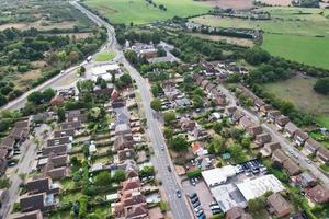 bela vista de alto ângulo do centro da cidade de st albans, na inglaterra, grã-bretanha, reino unido. imagem de prédios residenciais e no centro da cidade capturada em 07 de setembro de 2022. ponto de vista do drone. foto