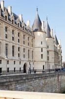 palácio conciergerie em paris foto