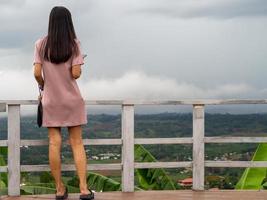 mulher e natureza foto