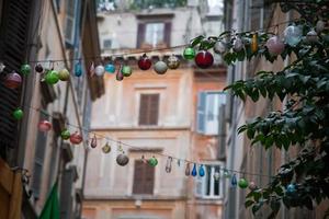 decoração de natal na rua de roma foto
