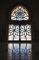 interiores da mesquita sheikh zayed, abu dhabi foto