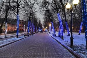 iluminação noturna da avenida de moscou foto