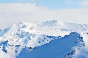 montanhas de neve na região de esqui paradiski foto