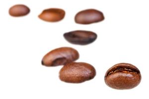 padrão de linha curva de grãos de café torrados foto