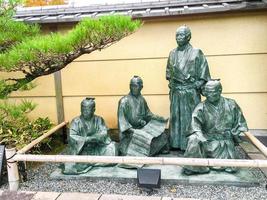 kyoto, japão 2016 - estátua de 4 samurais de tosa regional. um grande grupo que causou mudanças políticas no Japão durante o período meji. foto