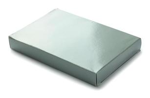caixa de papel cinza em branco isolada no fundo branco foto