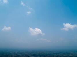 céu azul com nuvens, imagem de fundo do céu foto