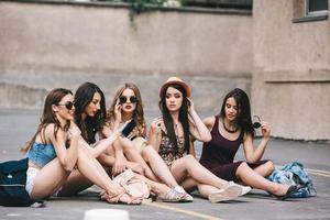 cinco belas meninas relaxantes foto