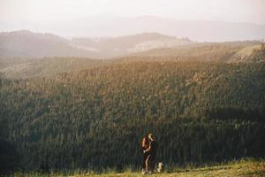 foto de um casal nas montanhas