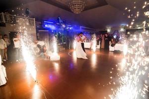 linda dança de casamento foto