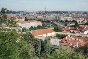 praga, república checa, 2014. vista da entrada do castelo em direção a praga foto