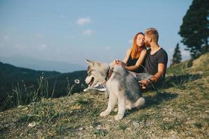 foto de um casal nas montanhas