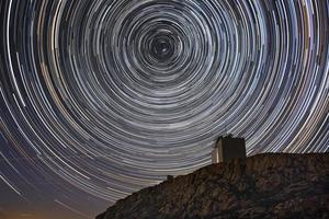 observatório e as trilhas de estrelas