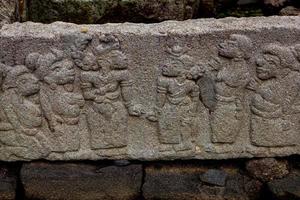 esculturas - relevos de relíquias históricas nas encostas ocidentais do monte Lawu, que se estima terem sido construídas por volta do século XIV-XV dC. foto