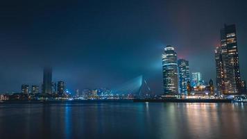 skyline de rotterdam em 11 de janeiro de 2022. foto