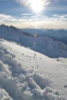 vista panorâmica das montanhas de inverno foto