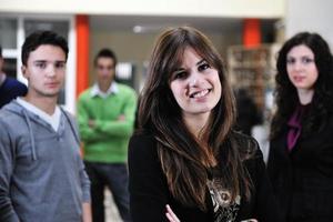 retrato de grupo de estudantes foto