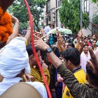 nova delhi, índia 01 de julho de 2022 - uma grande reunião de devotos de diferentes partes de delhi por ocasião de ratha yatra ou ratyatra. rath para lord jagannath puxado por pessoas, jagannath rath yatra foto