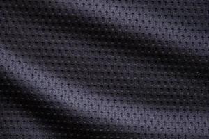 camisa de futebol de roupas esportivas de tecido preto com fundo de textura de malha de ar foto