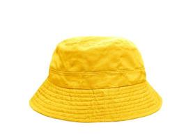 chapéu de balde amarelo isolado no fundo branco foto