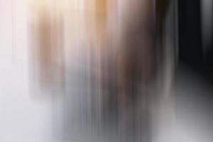 conceitual brilhante borrão de movimento linear colorido suave luz gradiente abstrato design fundo ou pano de fundo. um papel de parede embaçado com linhas artísticas elegantes contemporâneas como tecnologia de velocidade de faixa futura foto